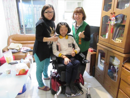 協助肌肉萎縮同學添購電動輪椅