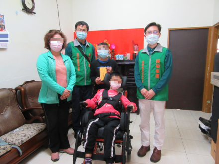 Custom-made wheelchair for Ying