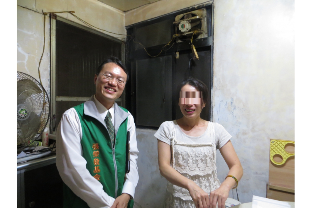 自強母顧癱夫 扶養女兒擔家計1