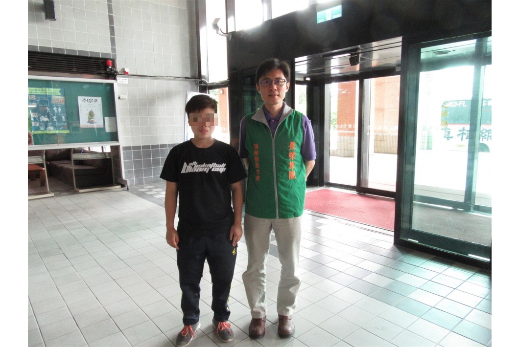 小萱與訪查員合照