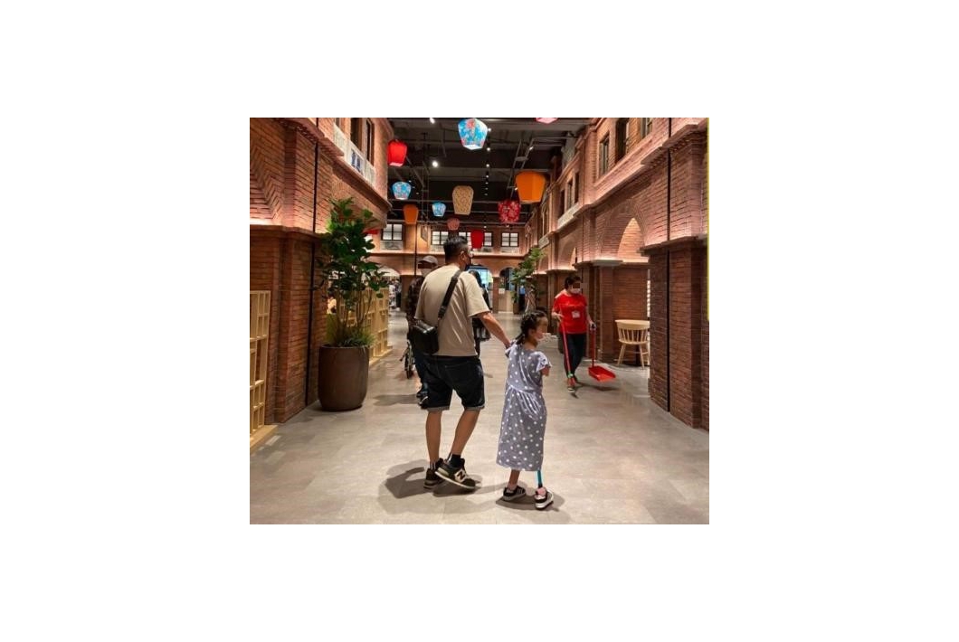 在家人細心照料中快樂成長