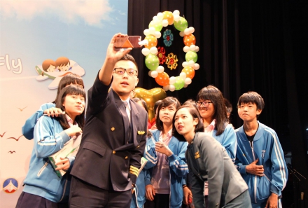 「逐夢飛揚- I Believe I Can Fly」立榮航空三度攜手基金會離島開講-啟發金門學子實現航空夢