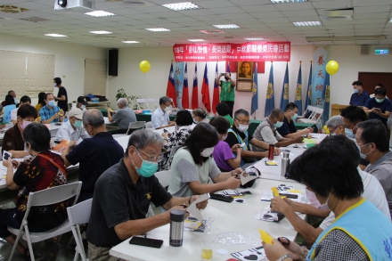 The Chang Yung-Fa Charity Foundation and the Veterans’ Service Department of Changhua hosted a fun mid-autumn festival event for the veterans