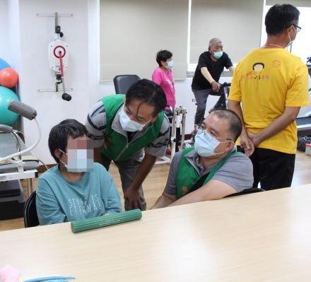 Chang Yung-Fa Charity Foundation continues with its donations to disadvantaged patients/families with burn injuries in Hualian and Taitung, despite the pandemic