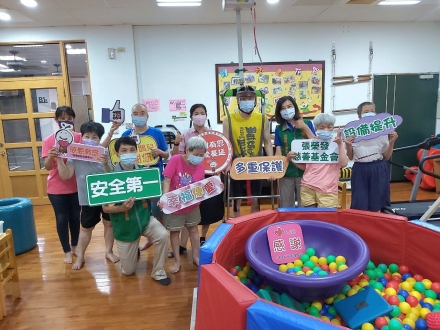 愛心無限 捐贈鴻佳啟能庇護中心「軌道式移位輔助系統」