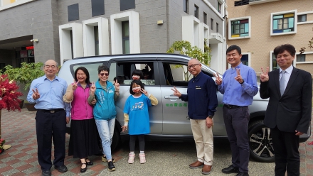 愛的旅程 溫馨接送 張榮發慈善基金會捐贈嘉義安仁家園全新交通車