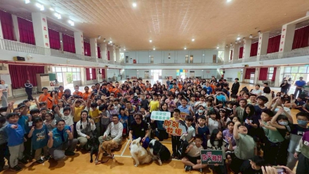 「最萌」防災教育走進校園　搜救犬陪伴學童學習防災