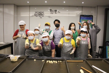 張榮發慈善基金會與朝興基金會合作關懷老憨兒!