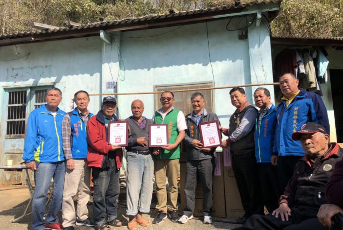 寒夜中的一盞亮光