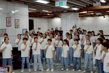 「讓我成為你的翅膀」捷運快閃演出 用童聲唱出公益暖能量